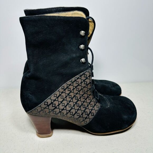 JOHN FLUEVOG OPERETTAS MARIETTA 10.5 BLACK SUEDE LEATHER BOOTS - Picture 3 of 6